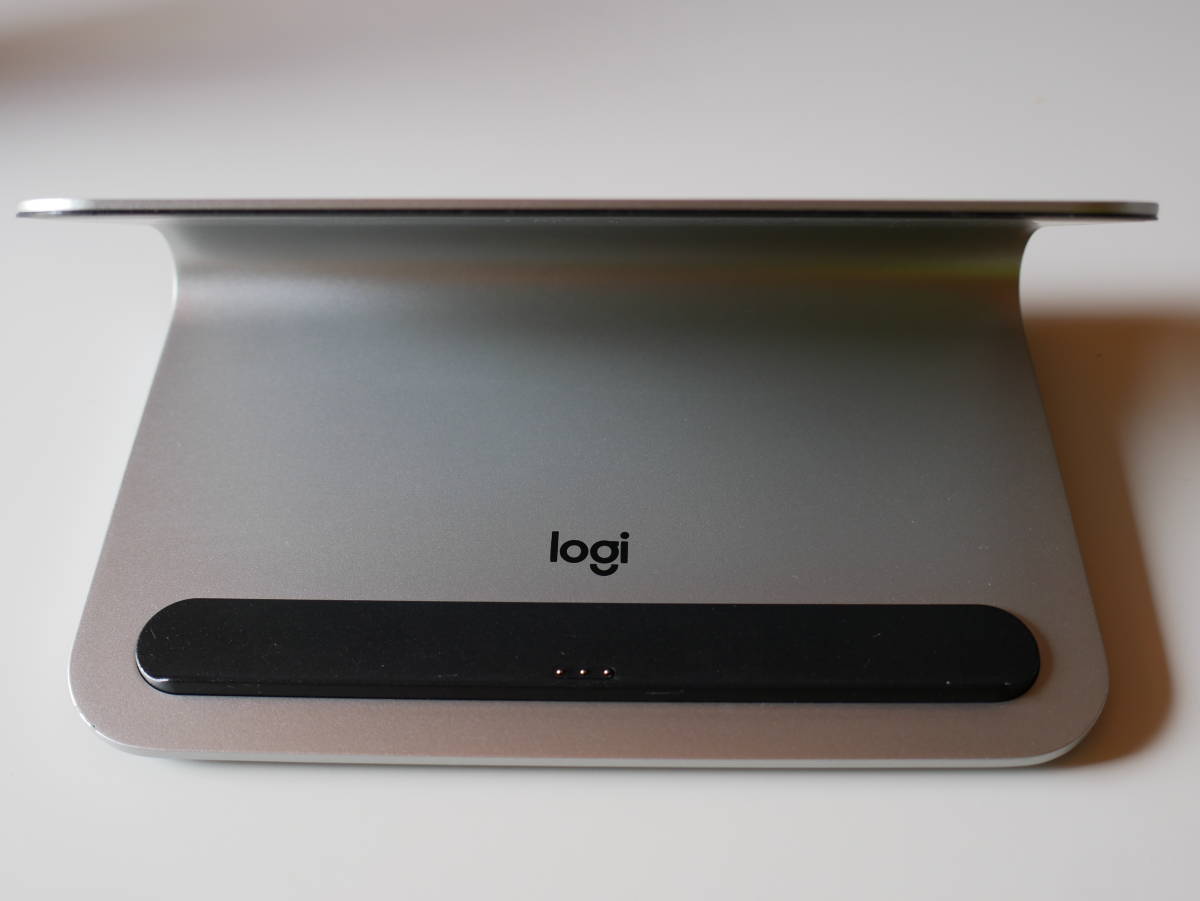 Logicool BASE iD10〈iPad用充電スタンド〉U-D0010〈ロジクール〉