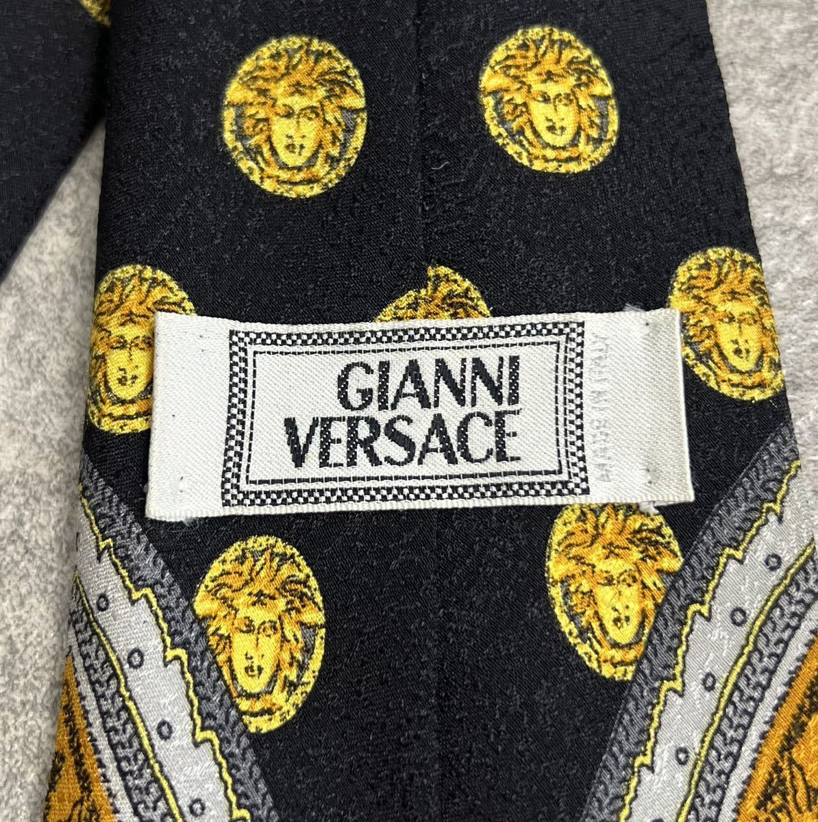  редкий шедевр прекрасный товар Gianni Versace 90s vintagepeiz Lee общий рисунок галстук шелк 100% Gianni Versace Vintage Италия производства ITALY