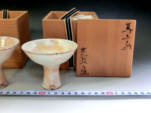 酒杯■馬上盃 2客セット 六又？酒器 ぐい呑み 猪口 萩焼 共箱 古美術 時代物 骨董品■_画像2