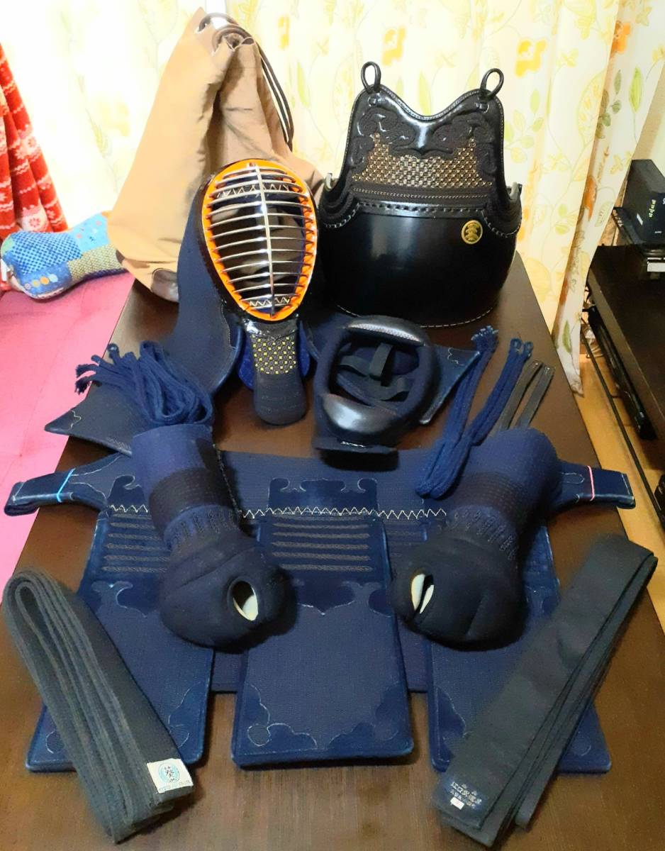 即納&大特価】 (状態良し) 剣道具 面.胴.籠手.垂 一式 防具セット