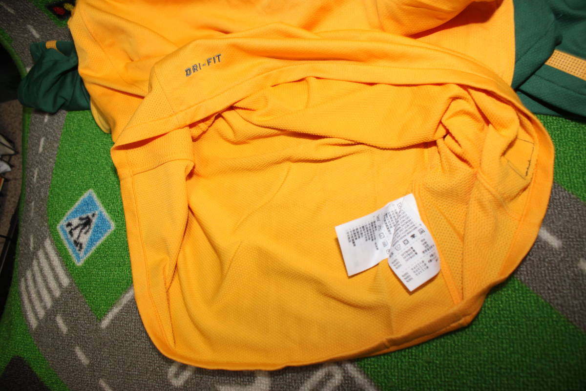美品ナイキNIKE　サイズM　オーストラリア代表　サッカーシャツ　送料無料即決_画像8