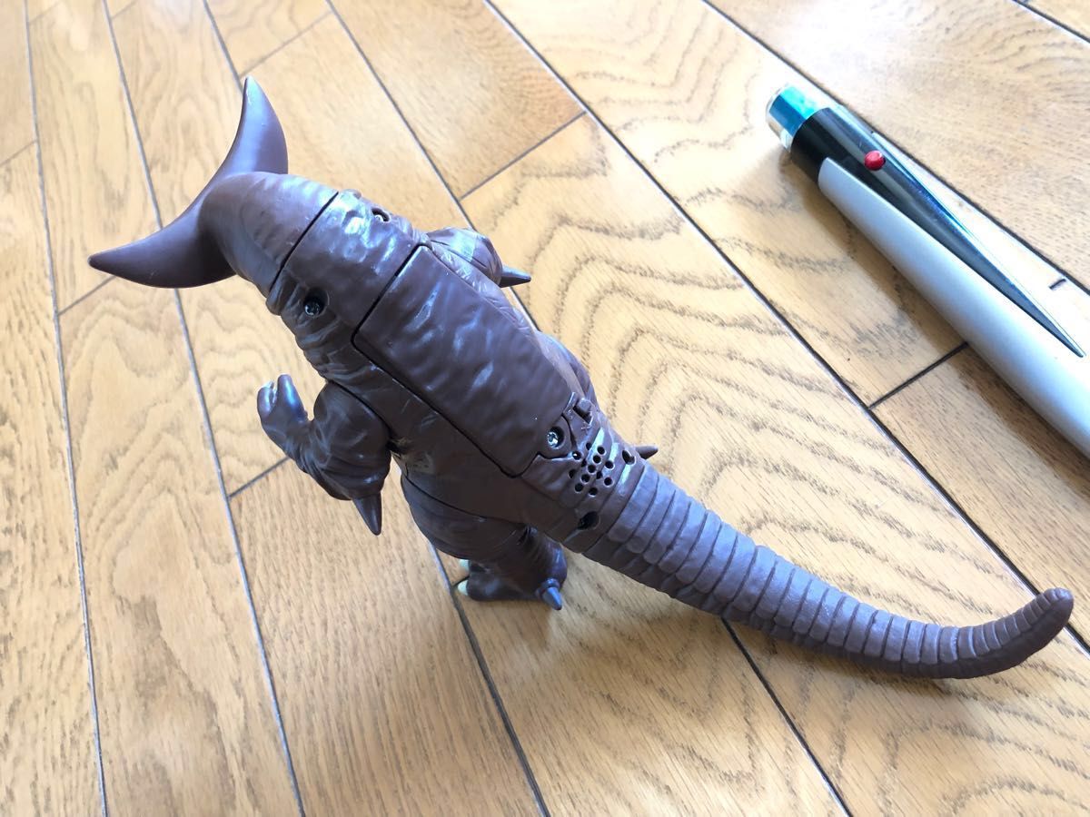 BANDAI ウルトラマン ウルトラ怪獣 ゴモラ ギミック 光る 鳴く 変身 ベーターカプセル付