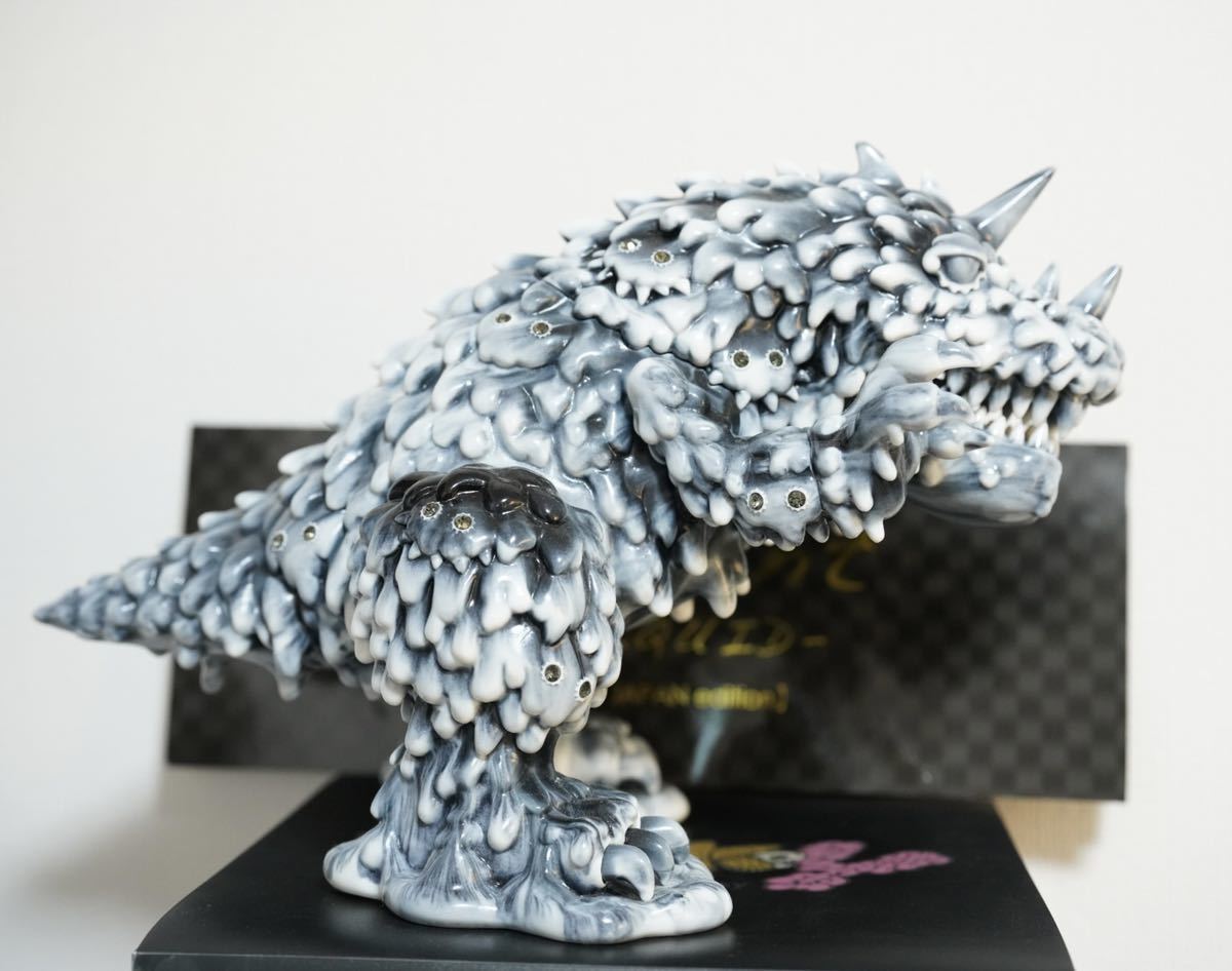 INSTINCTOY Vincent vs.LIQUID Vincent Black&White Marble INSTINCTOY Vincent vs.LIQUID Vincent Black&White Marble