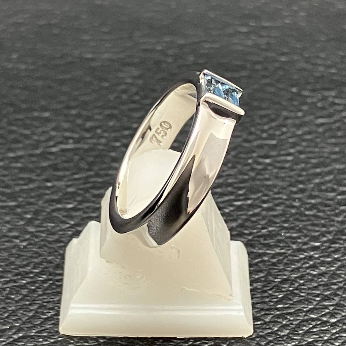 新品仕上済み 箱 付 TIFFANY&Co. ティファニー スタッキング リング 水色石 付 K18 WG 750 9号 5.3g 金 ホワイト ゴールド 指輪の画像4
