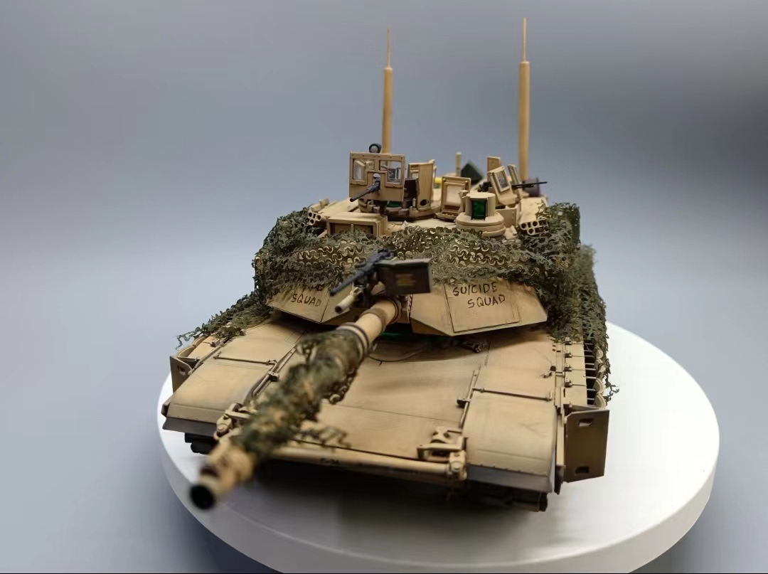 アメリカ陸軍 1/35 M1A2主力戦車 塗装済完成品