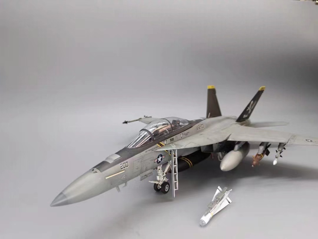 1/48 アメリカ F/A-18 F18F スーパーホーネット 塗装済完成品