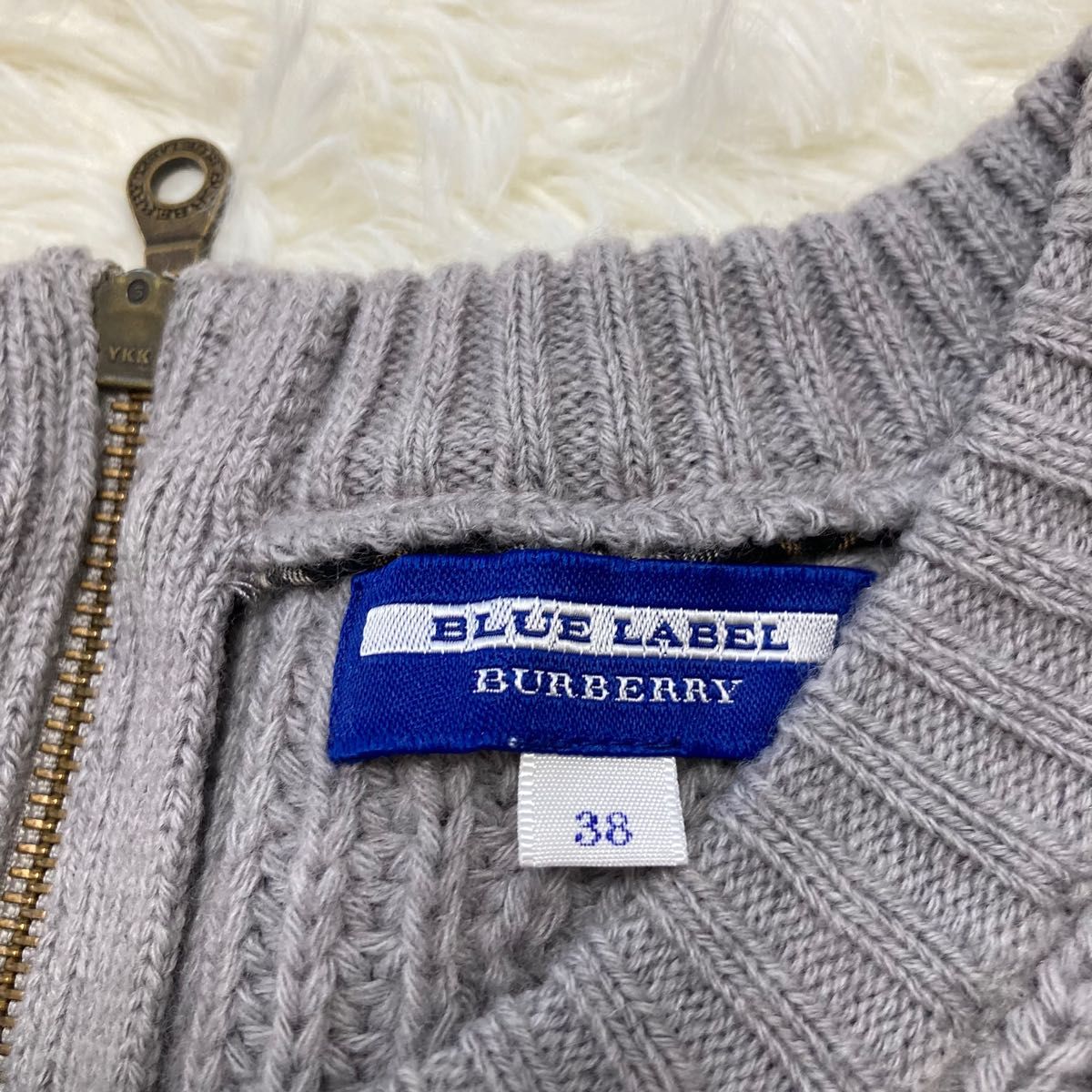 最終価格美品BURBERRY BLUE LAVELニットワンピース 白ウール混 - ひざ