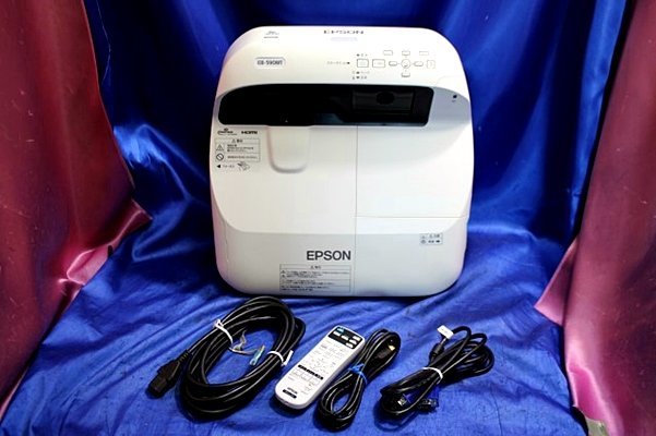 ★輝度3300lm/565h・0h★ EPSON/液晶プロジェクター ◆EB-590WT/リモコン＆HDMI・VGAケーブル付属◆46268Y_画像1