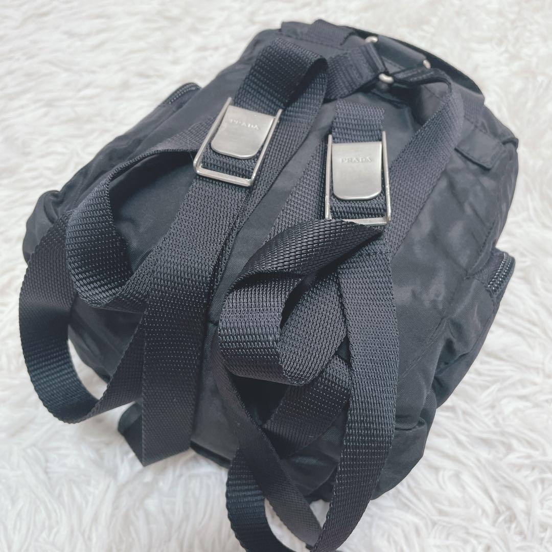 極美品 PRADA プラダ ミニリュック ナイロン 三角ロゴ ブラック 極美品 PRADA プラダ ミニリュック ナイロン 三角ロゴ ブラック