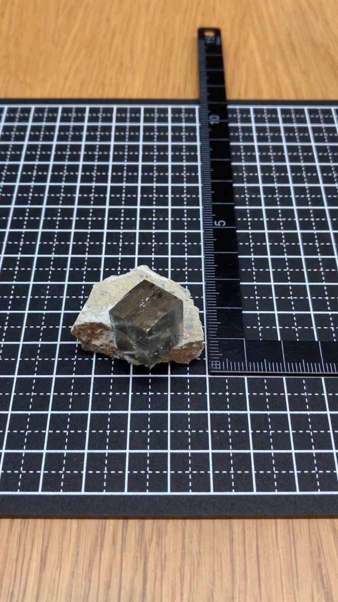 パイライト　母岩付き　天然石　鉱物　スペインナバフン産　