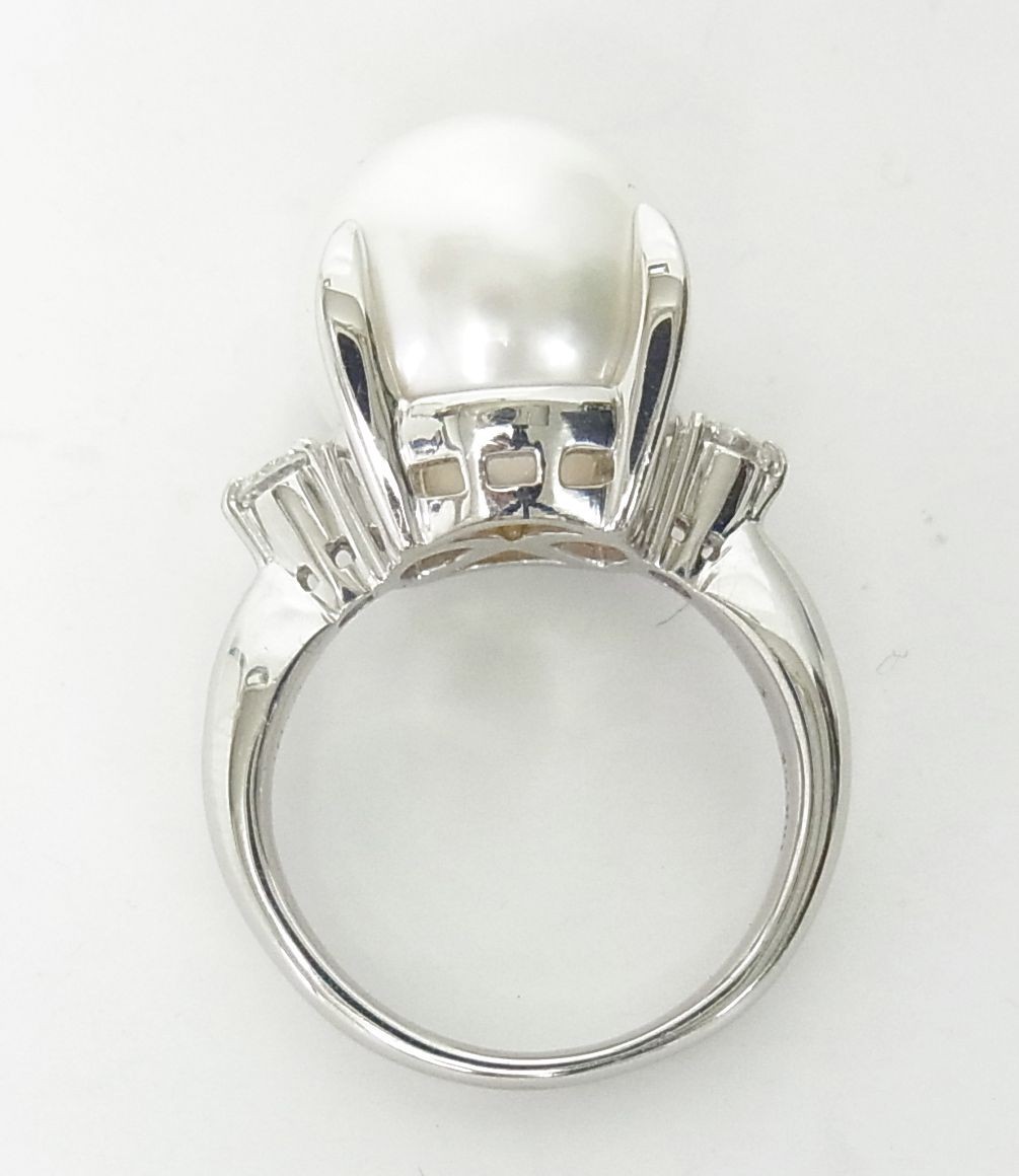  fine quality . south . pearl 13 millimeter . both side natural diamond 1 at a time platinum made ring wholesale price postage included commodity . animation equipped 