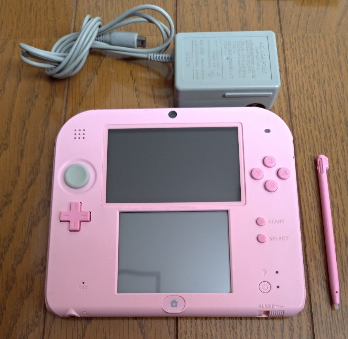 ニンテンドー2DS ピンク 中古品 全体小傷多め 使用感あり 不具合なし 充電器 タッチペン SDカード(4GB)付き