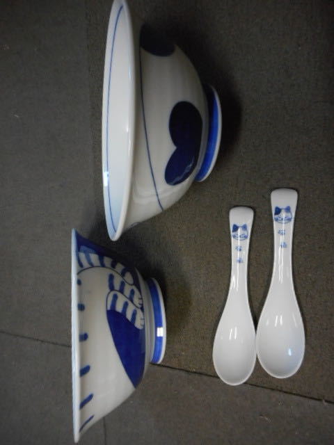 藍染ねこちぐらラーメン鉢２柄、レンゲ２本セット　日本製　美濃焼　新品未使用_画像5