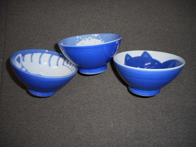 藍染ねこ　お茶碗　３柄組　日本製美濃焼　新品未使用（トラとハチワレとブチ）陶磁器製_画像1