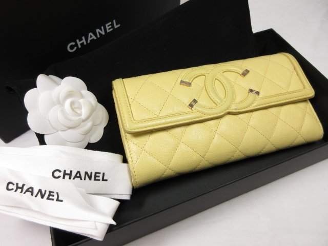 HH美品 【シャネル CHANEL】 ココマーク マトラッセ キャビアスキン ラウンドジップウォレット 長財布 (レディース) イエロー系 ●7HT2113_画像1