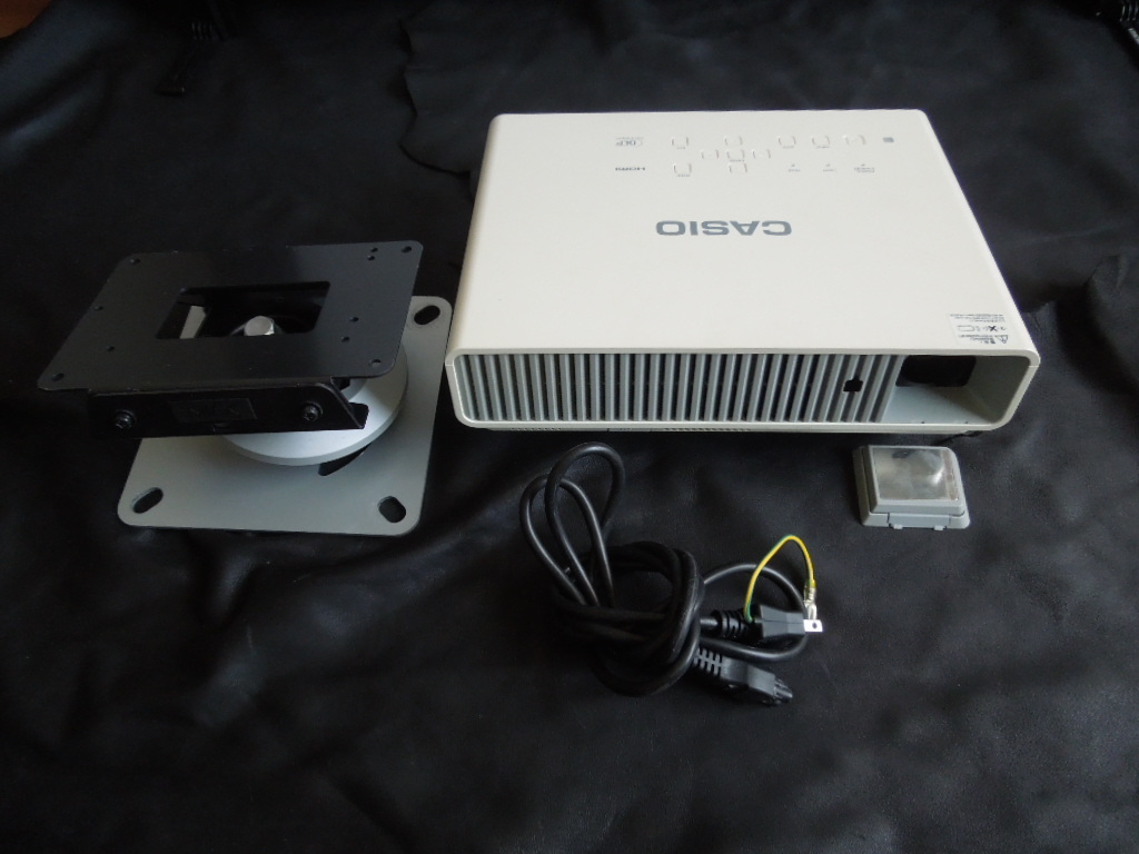 【税込?送料無料】 【実動動作確認済】カシオ/CASIO プロジェクター XJ-M256 天井金具付 本体 【税込?送料無料】 【実動動作確認済】カシオ/CASIO プロジェクター XJ-M256 天井金具付 本体
