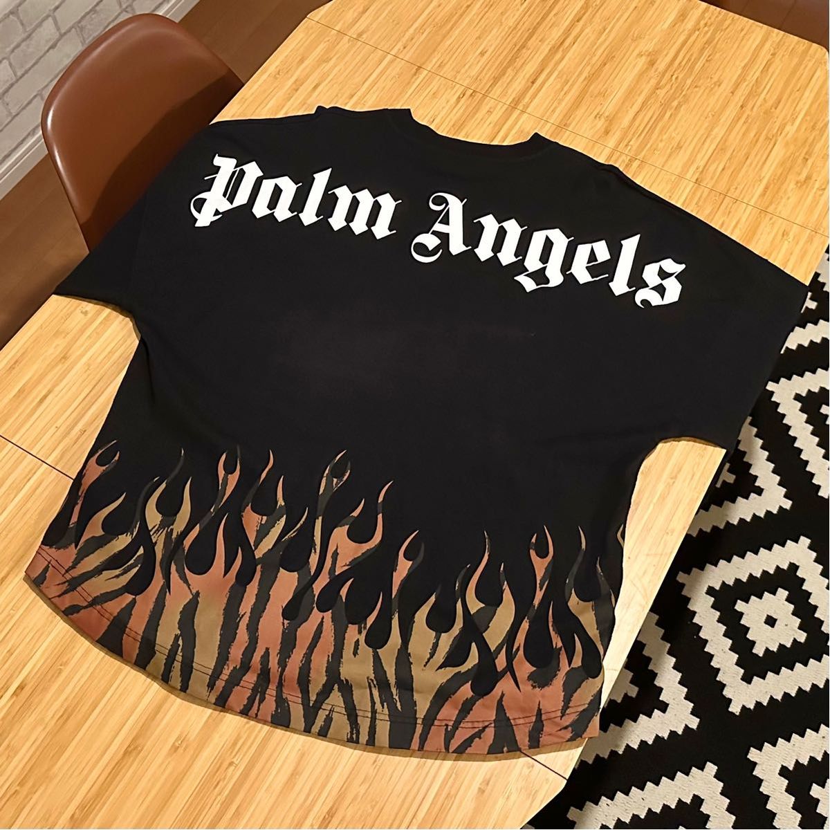Palm Angels パームエンジェルス ファイヤーパターン ロンT