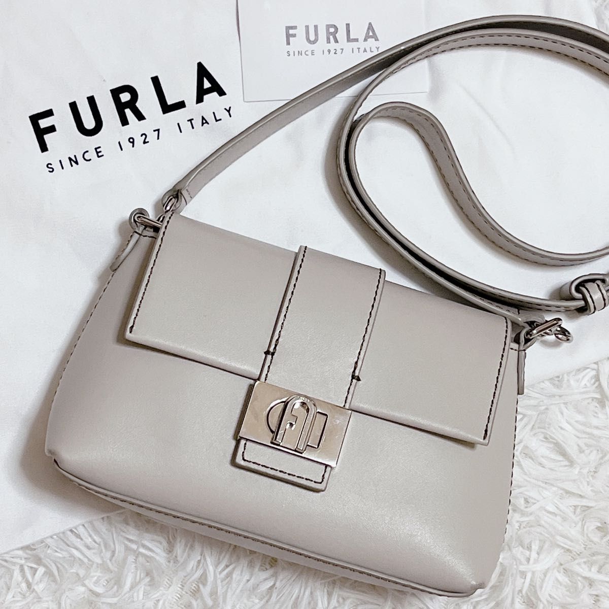 美品 FURLA フルラ ショルダーバッグ アーチロゴ シルバー金具 ターン