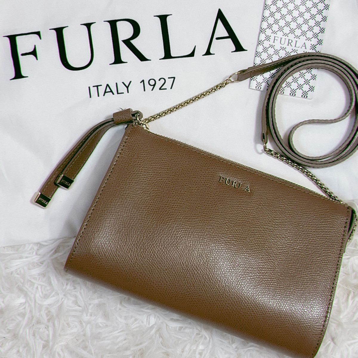 極美品 人気 FURLA フルラ ルナ ショルダーバッグ 斜め掛け 金具 チェーン 茶 ブラウン レディース お出掛け ウォレット