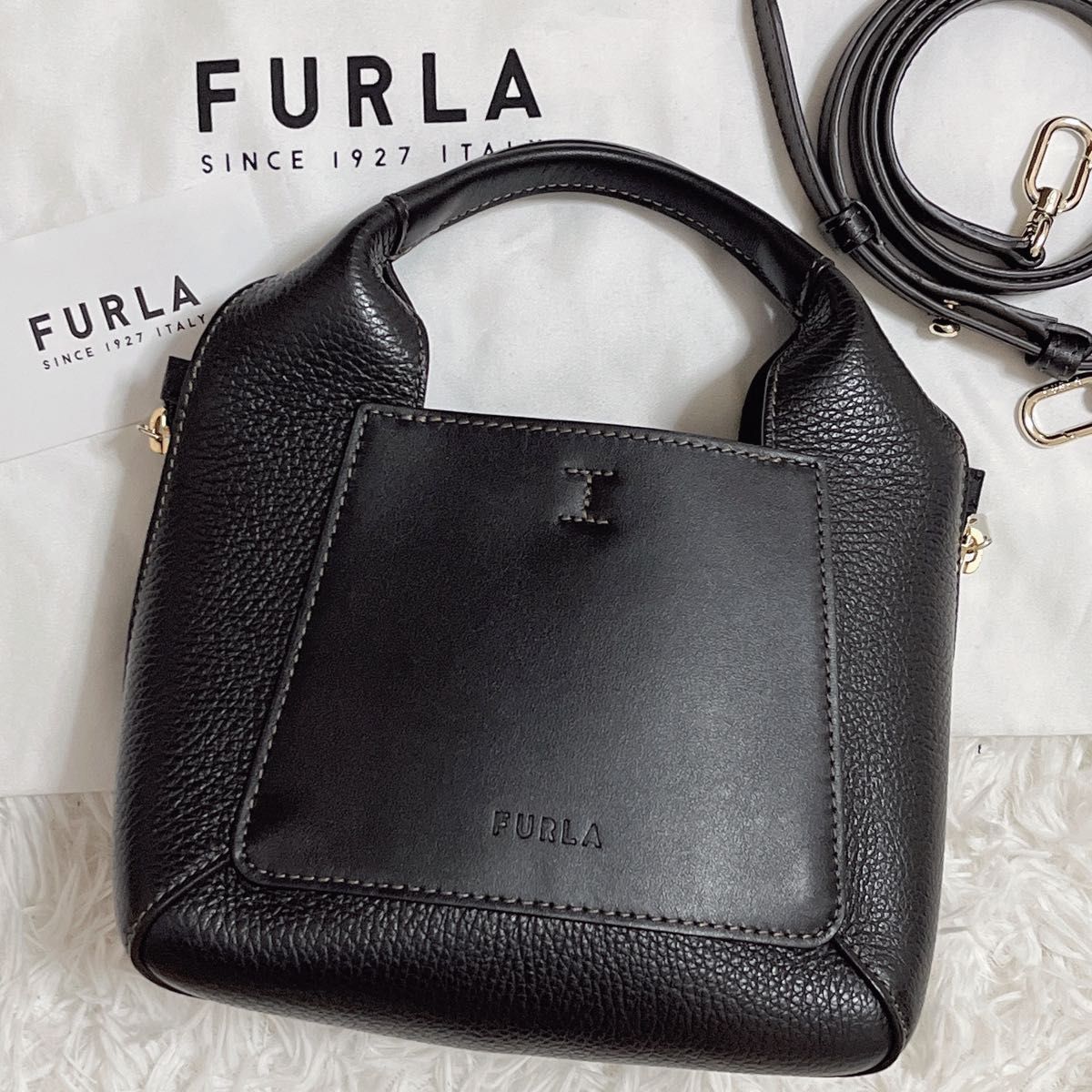 未使用級✨️FURLA レザー 1927 ショルダーバッグ 黒 型押し フラップ-