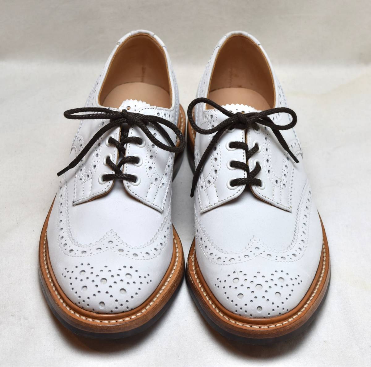 SALE!! トリッカーズ Tricker's　カントリー　フルブローグダービー off white nubuck　5633/337 UK7.5 26-26.5cm 未使用品　イギリス製_画像2