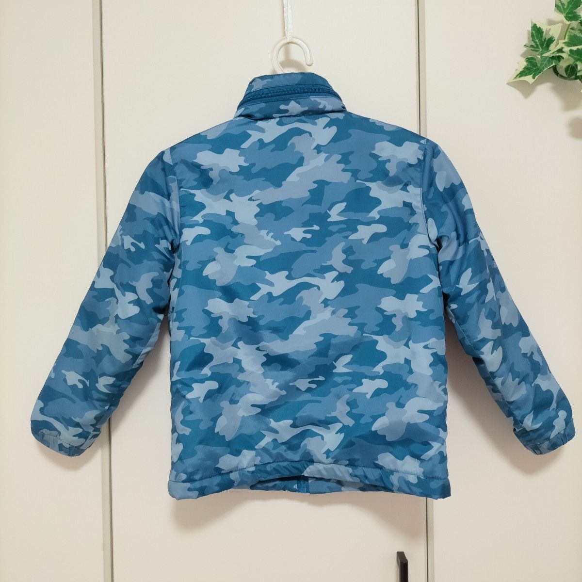 キッズ　アウター【110】男の子　ジャンパー　ブルー　迷彩　上着　子供服