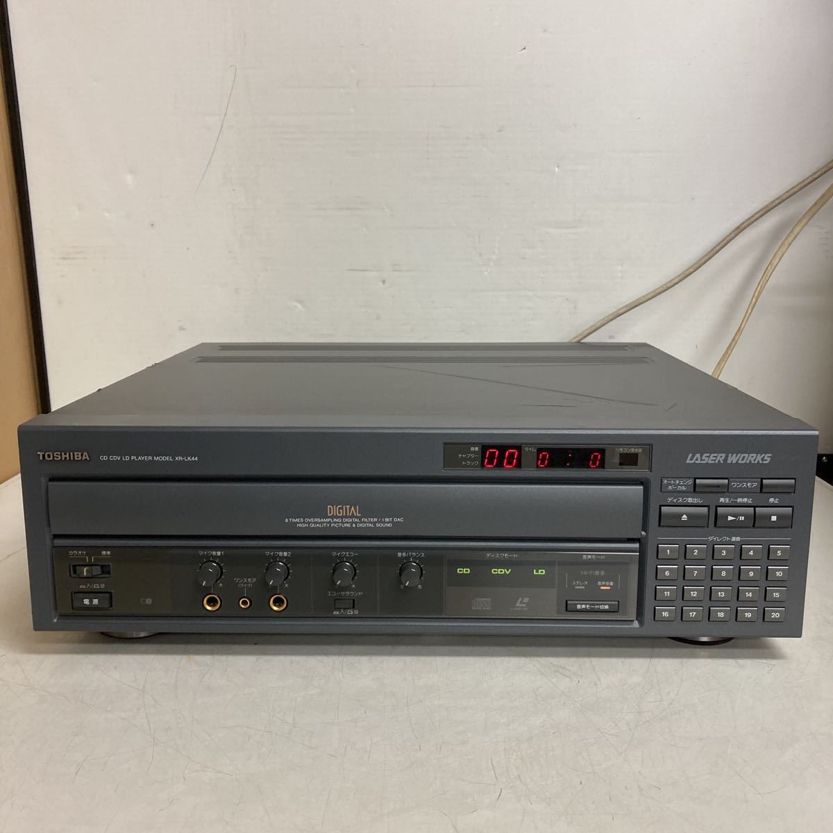 R301 TOSHIBA XR-LK44 LASER WORKS 東芝 CD/CDV/LDプレーヤー/通電OK ジャンク品_画像1