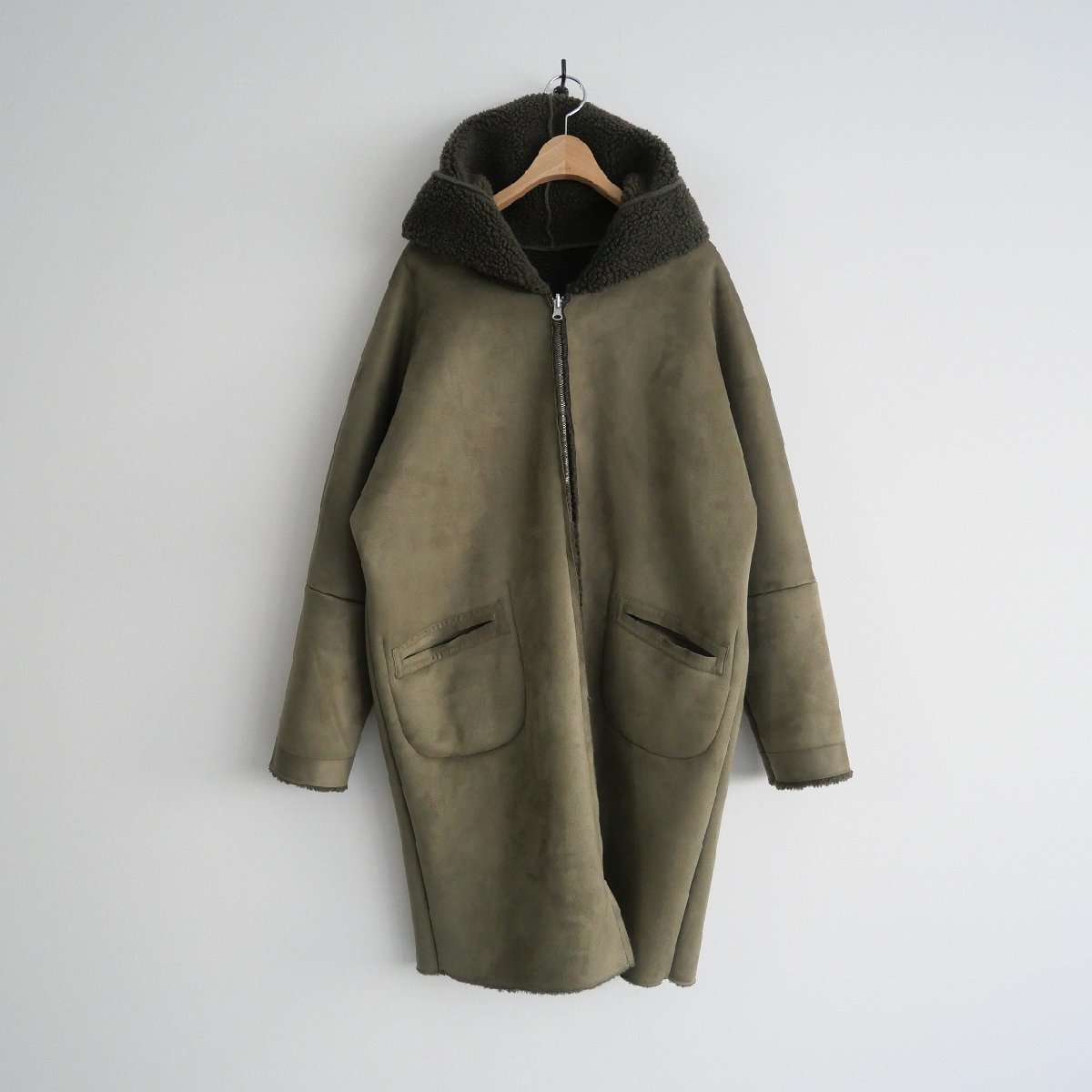 ファッションの Coat Hood Fake Mouton / ルーアンドレア Andrea Lou