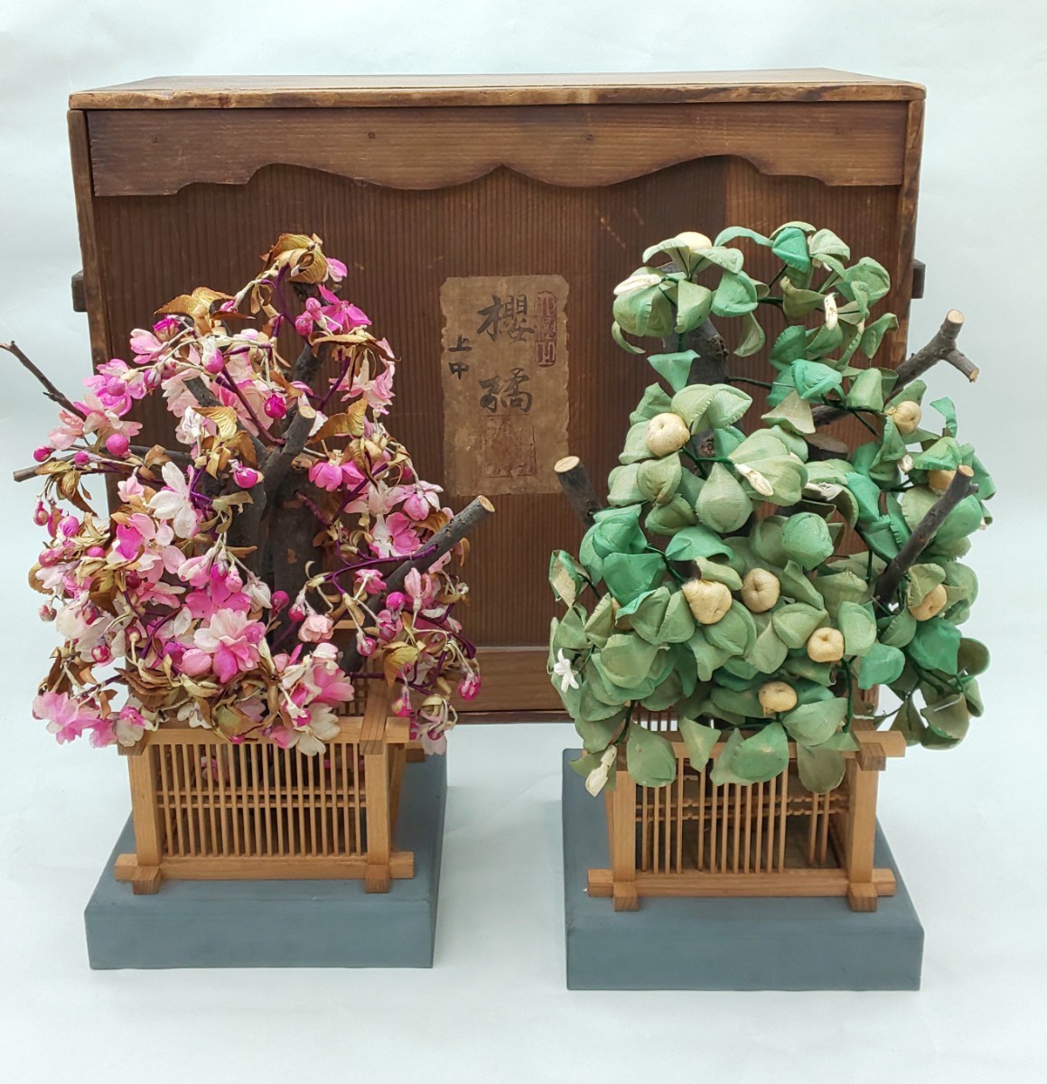 時代物☆雛道具 櫻橘 上中 木箱入り 高さ約28~29cm☆雛祭り 桜橘 時代物☆雛道具 櫻橘 上中 木箱入り 高さ約28~29cm☆雛祭り 桜橘