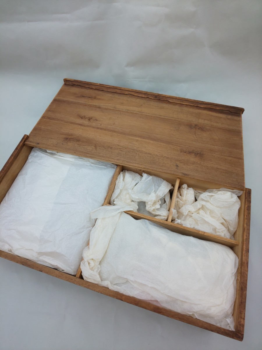 時代物 ☆雛道具 三揃え 箪笥 長持 挟み箱 小道具 木箱入り☆雛 時代物 ☆雛道具 三揃え 箪笥 長持 挟み箱 小道具 木箱入り☆雛