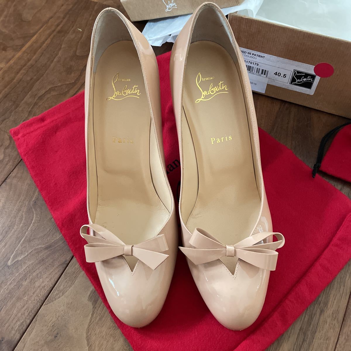 ルブタンChristian Louboutin ハワイ購入　レディース　パテント　パンプス　40.5 イタリア　ベージュ　ヌード　リボンヒール　26_画像2