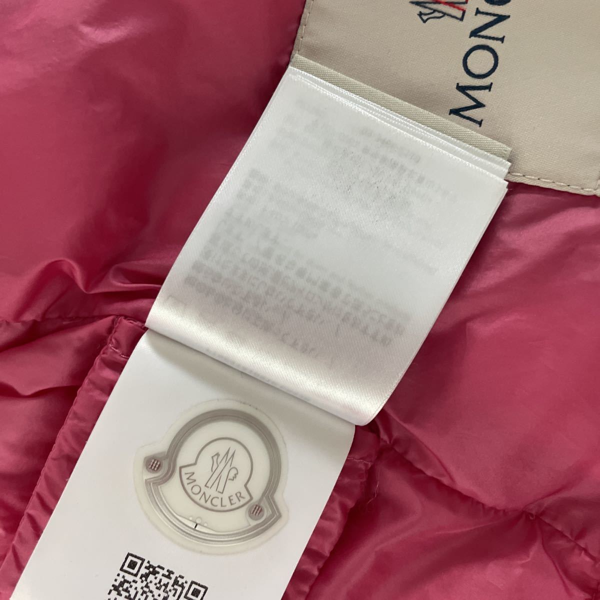 美品　モンクレール　キッズ　10才　クリーニング済み　ダウン　ジャケットMONCLER ハワイ購入　2019 ピンク　女の子　ジャンパー　グース_画像6