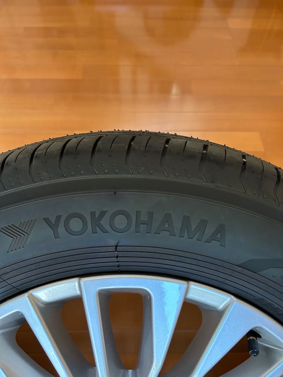 アルファード40系 純正17インチタイヤ 4本セット 新車外し 屋内 アルファード40系 純正17インチタイヤ 4本セット 新車外し 屋内