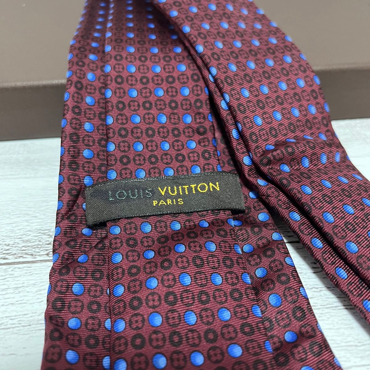 【美品】LOUIS VUITTON ルイヴィトン　ネクタイ　赤色　ドット柄　モノグラム　箱付き