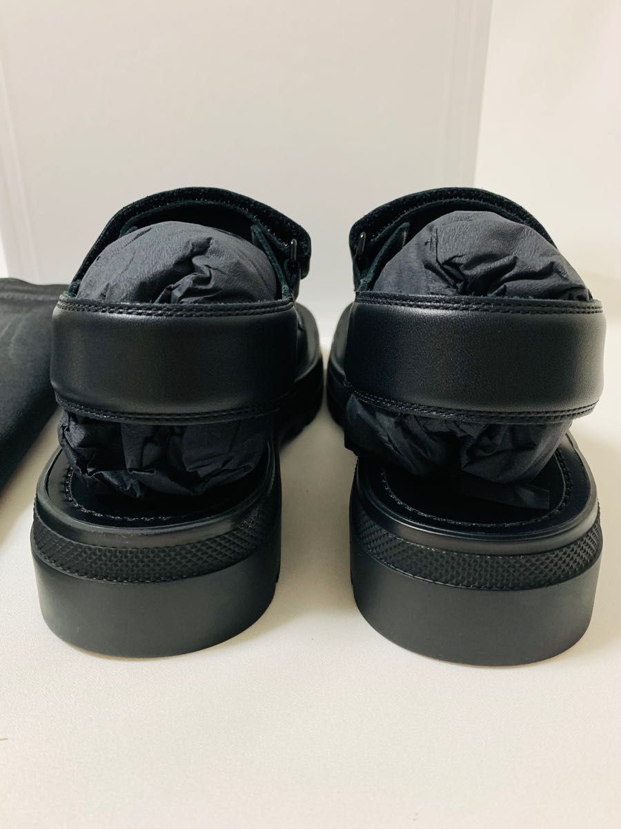 新品《 CELINE セリーヌ 》レオ ベルクロストラップ サンダル 39 新品《 CELINE セリーヌ 》レオ ベルクロストラップ サンダル 39