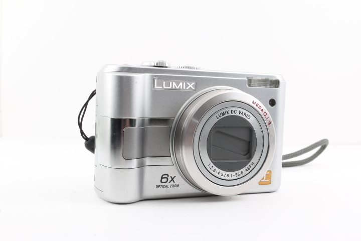 ブランドのギフト ☆極上品☆ PANASONIC #G511 乾電池式 DMC-LZ5