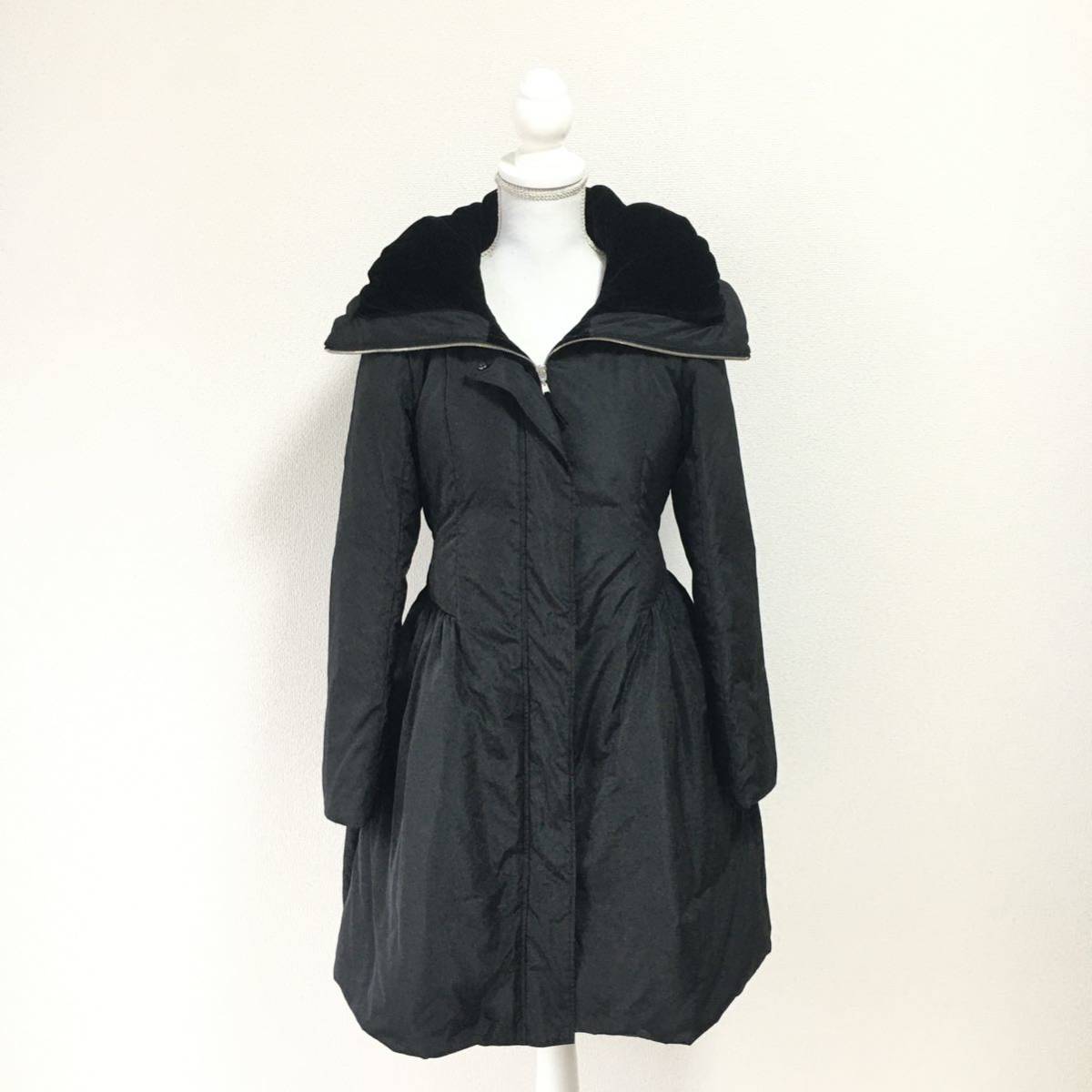 美品¥128,700 FOXEY ベロア中綿フーディコート(黒) 42 40 美品¥128,700 FOXEY ベロア中綿フーディコート(黒) 42 40