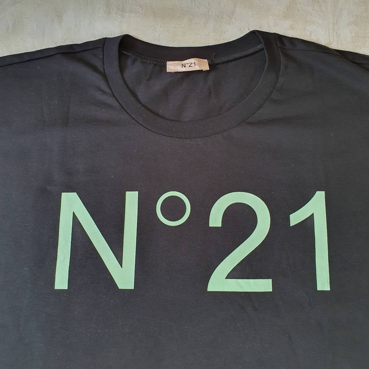 【新品・未使用】N°21 KIDS ロゴ クロップドTシャツ　ブラック12Y　N21558N0153