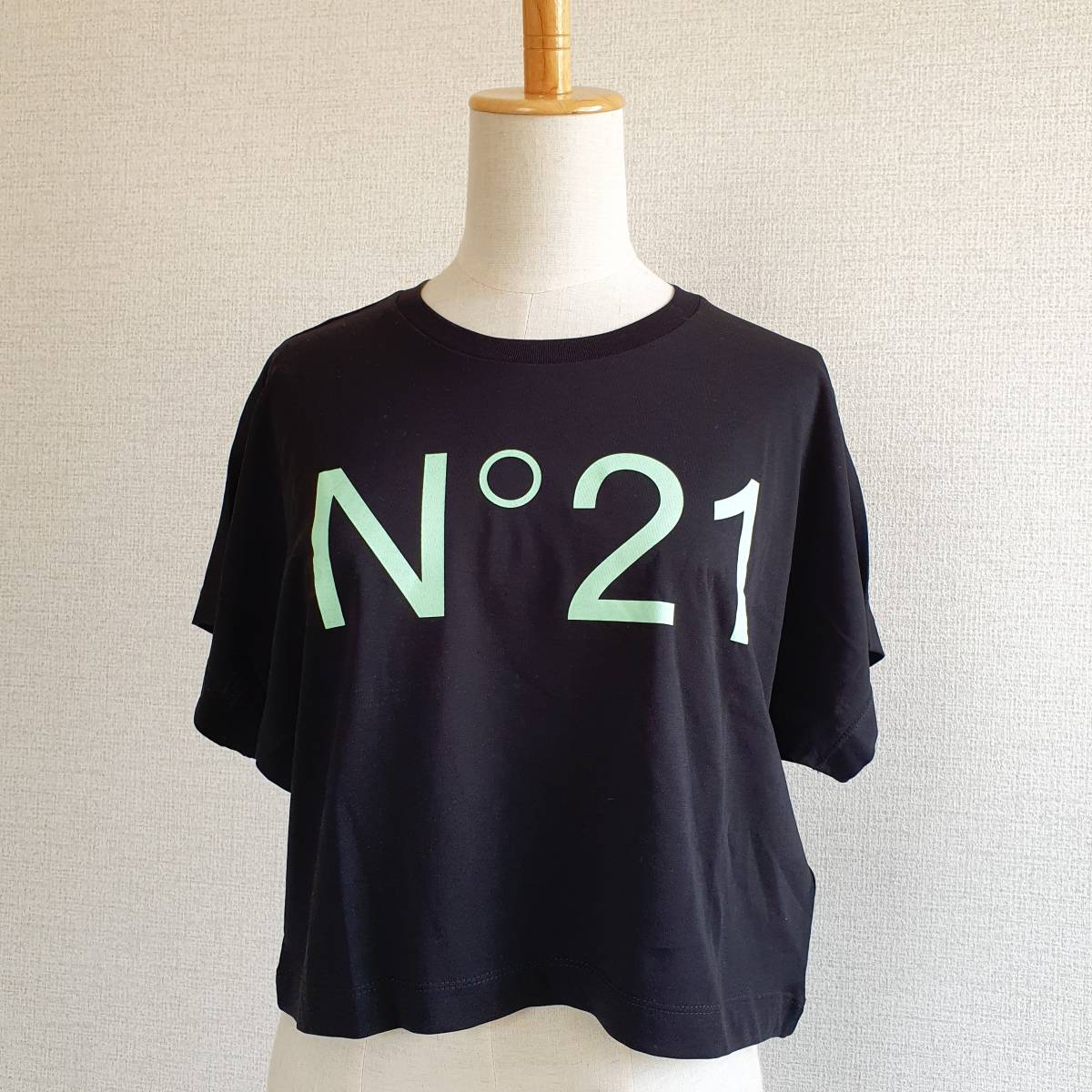 【新品・未使用】N°21 KIDS ロゴ クロップドTシャツ　ブラック12Y　N21558N0153