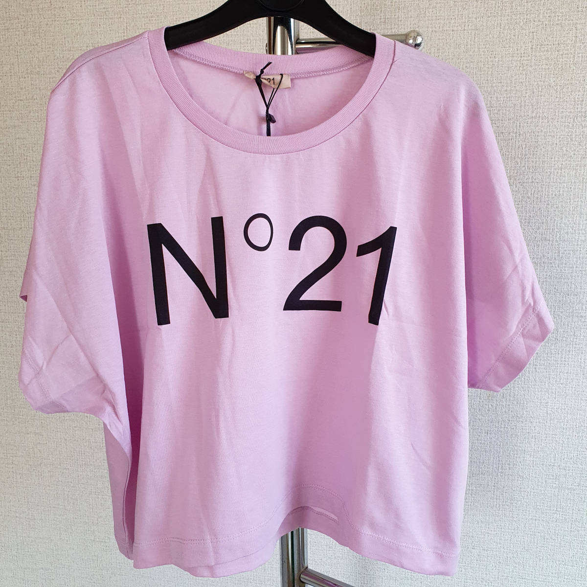 【新品・未使用】N°21 KIDS ロゴ クロップドTシャツ　ライラック　12Y　N21558N0153