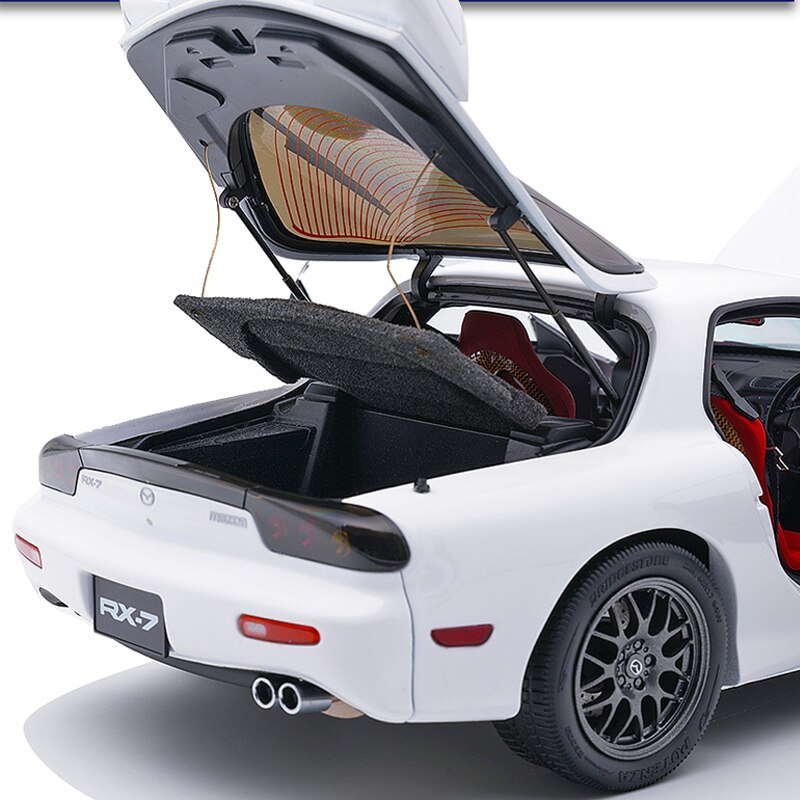 1/18スケール マツダRX7スピリット合金車モデル(WHITE)(乗用車