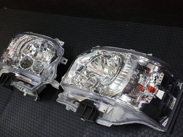 ハイエース 4型純正タイプ LEDヘッドライト クロームインナー 200系（S-GL DX ワゴンGL グランドキャビン 4型 5型 6型 7型）_クロームインナー