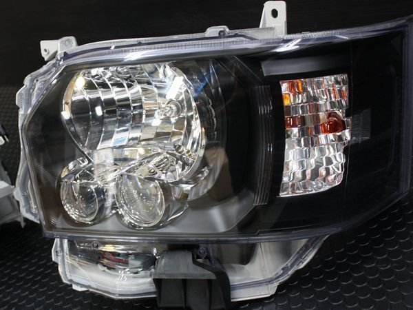 ハイエース 4型純正タイプ LEDヘッドライト マットブラックインナー 200系（S-GL DX ワゴンGL グランドキャビン 4型 5型 6型 7型）_純正タイプLEDヘッドライト