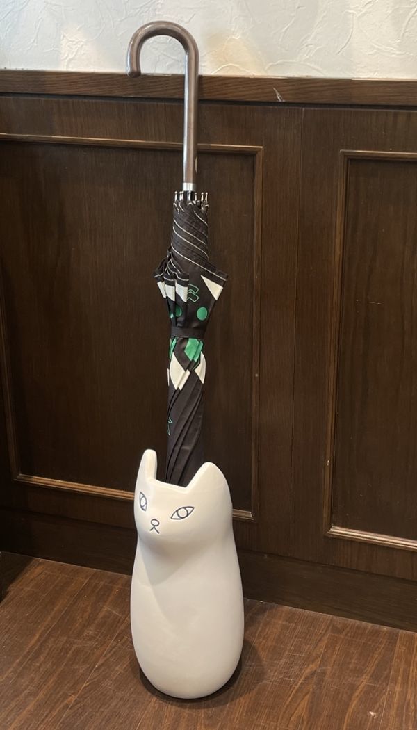 新品 アンブレラスタンド 傘立て ネコ 猫 陶器製 高さ34.5cm 新品 アンブレラスタンド 傘立て ネコ 猫 陶器製 高さ34.5cm