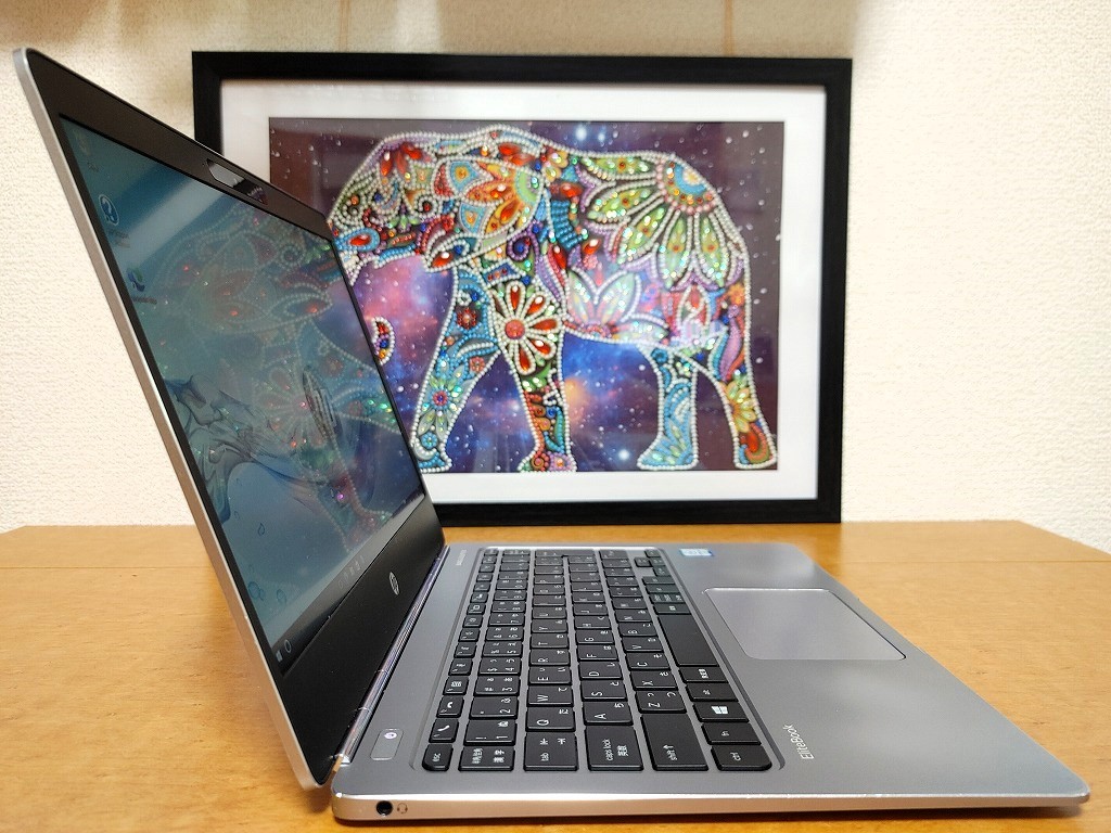 「HP EliteBook Folio G1 m3-6Y30 128GB/8GB」中古 完動美品 AC付き 新品キーボード交換済み USB変換ハブ付属_画像3