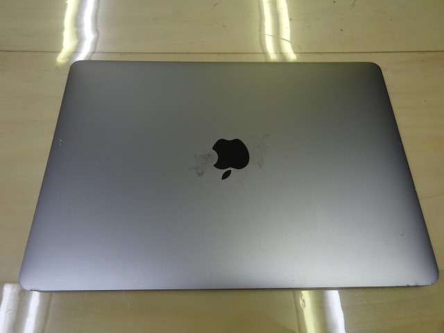 Apple MacBookPro 2017 13.3インチ スペースグレー i7-7760U 2.5GHz 16GB 512GB 本体のみジャンク出品_画像3