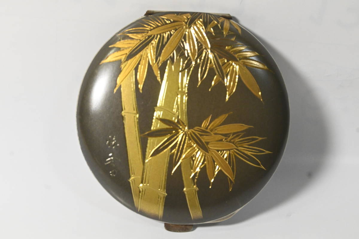 在銘 銀竹紋蓋物　 金工芸術 四分一銀製 コンパクト 時代物多分昭和初期～昭和30年代位の物と思われます。