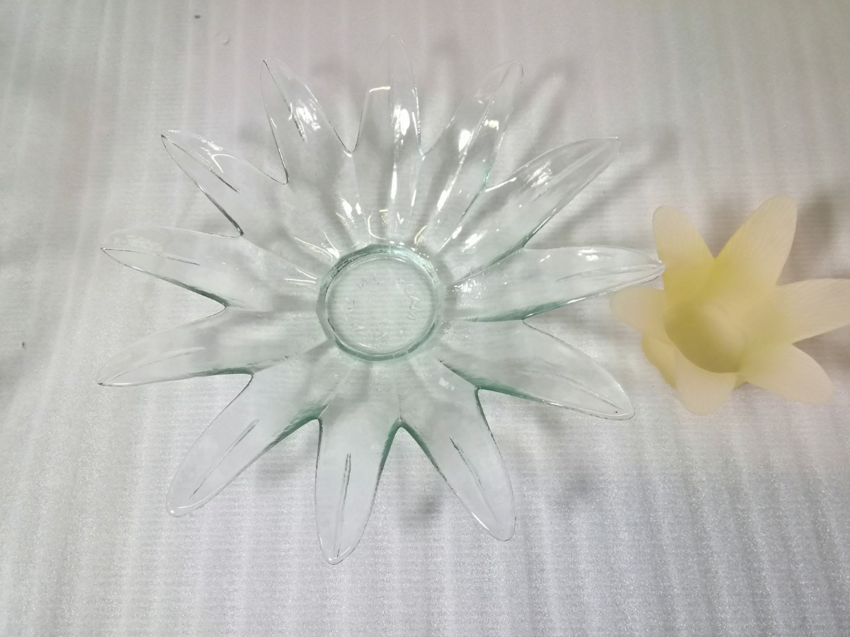 スペイン製　レトロガラス 器 　3段　花びら　輪花 硝子 鉢 花瓶　花器 　アンティーク置物_画像6