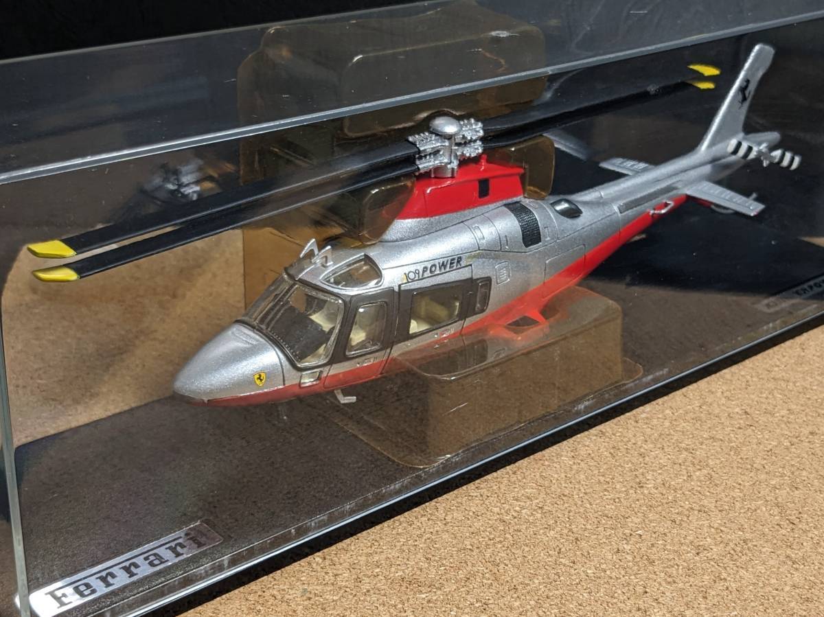 ☆アグスタ A109 パワー【フェラーリ仕様】：ヘリコプターのミニカー☆1/43☆ニューレイ☆美品・外箱はダメージ有☆AGUSTA A09 POWER☆_画像1