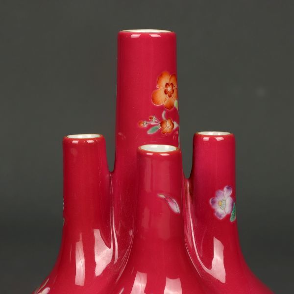 【瓏】陶磁器 臙脂紅花卉紋五管瓶 大清乾隆年製 染付 置物擺件 古賞物 中国古美術 蔵出_画像4
